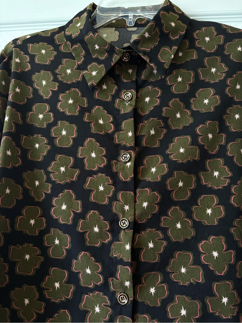 Women’s Floral Button-Down Shirt in Navy and Olive Size Large